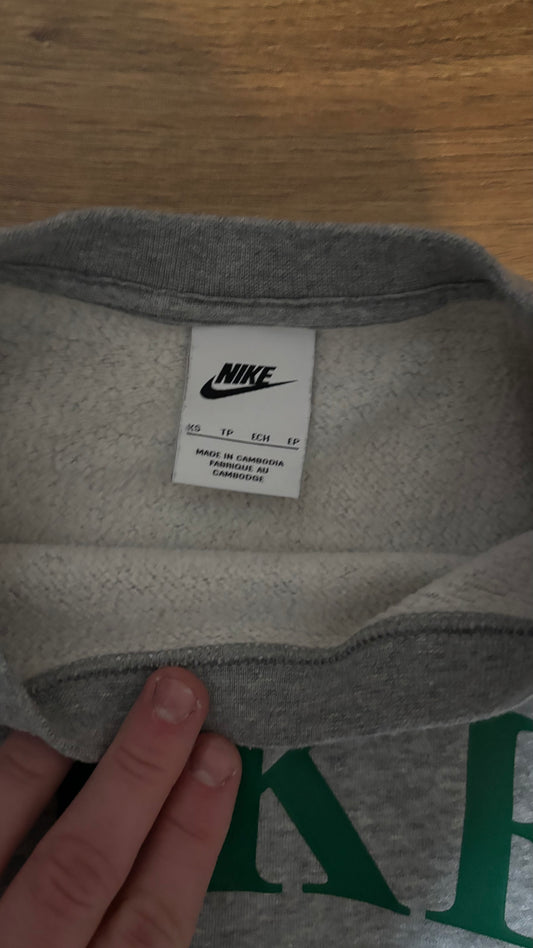 Nike Sweater Vintage Style